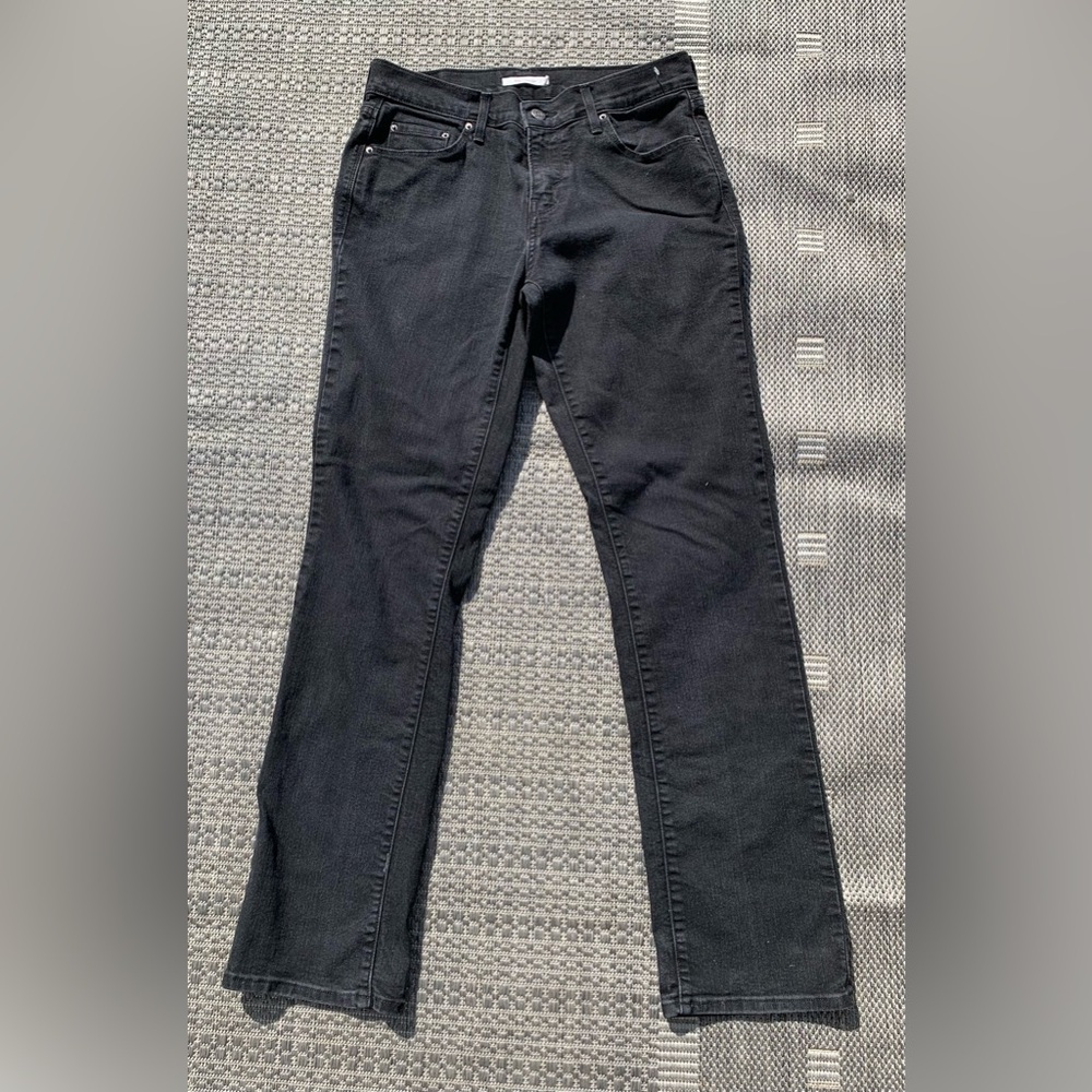 Black Straight Leg Levi’s